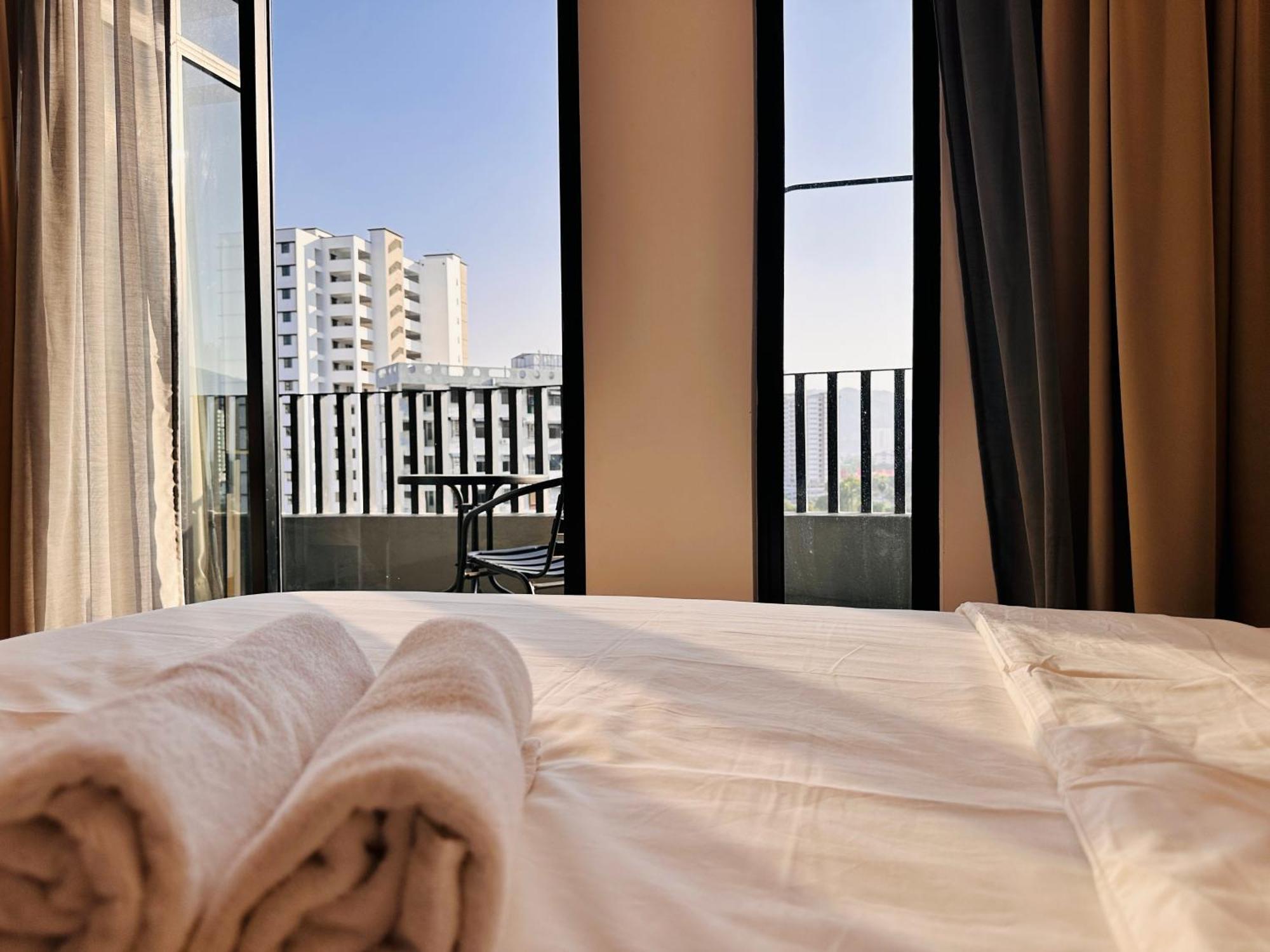 New Georgetown Instagramable 2Br Homestay For 10Pax 无敌美景两房民宿 Beacon Executive Suite Bagian luar foto