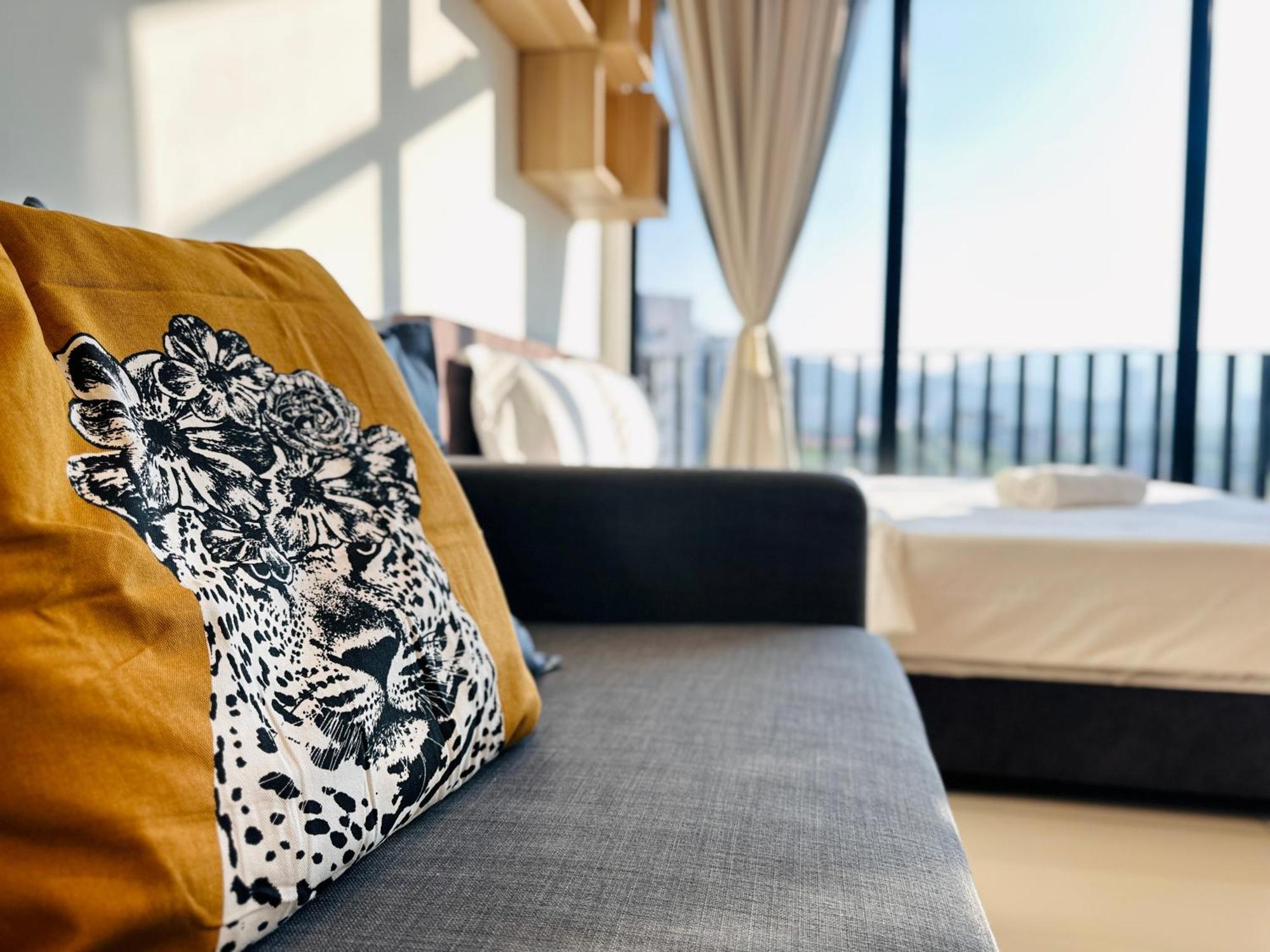 New Georgetown Instagramable 2Br Homestay For 10Pax 无敌美景两房民宿 Beacon Executive Suite Bagian luar foto
