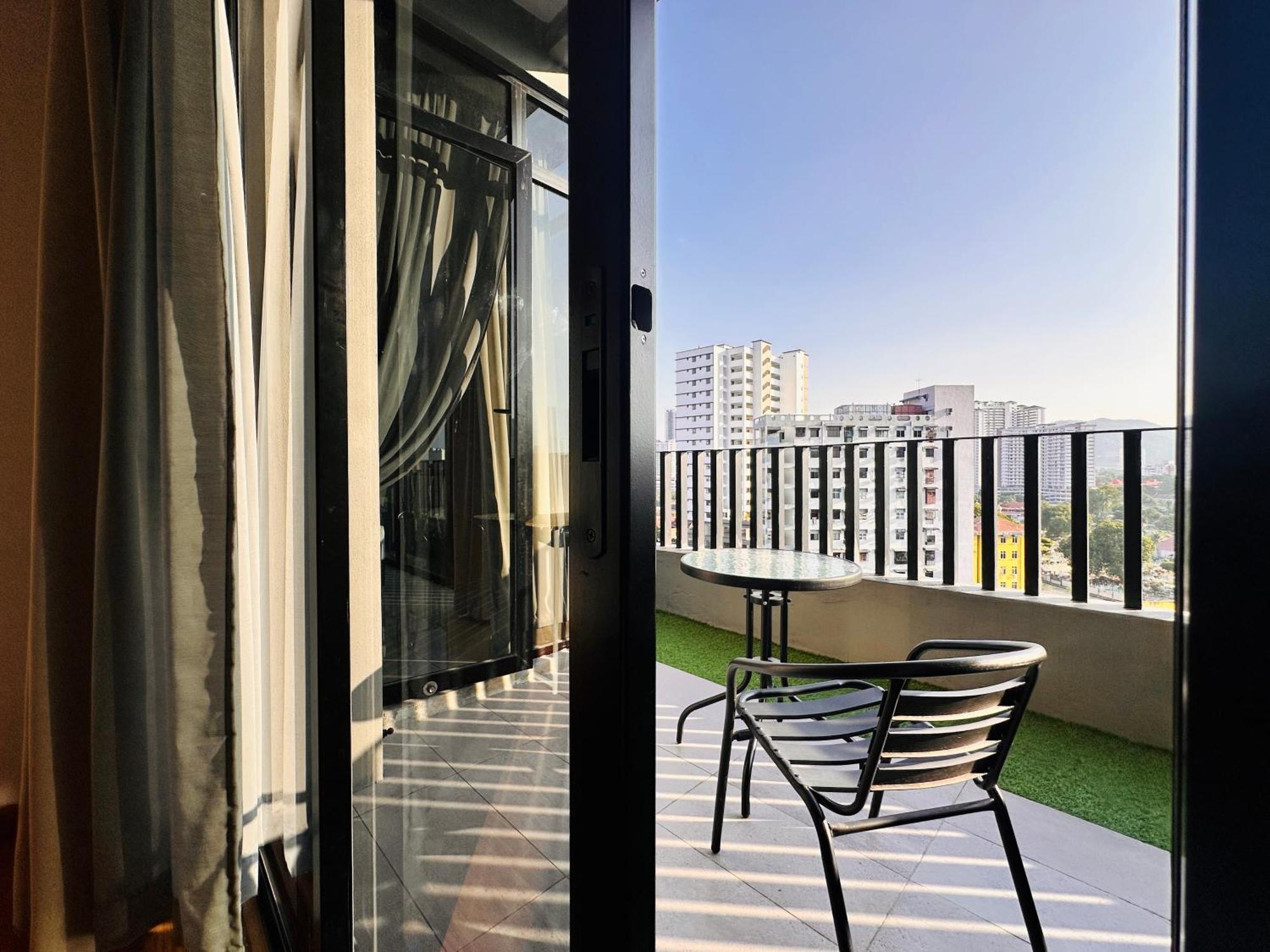 New Georgetown Instagramable 2Br Homestay For 10Pax 无敌美景两房民宿 Beacon Executive Suite Bagian luar foto