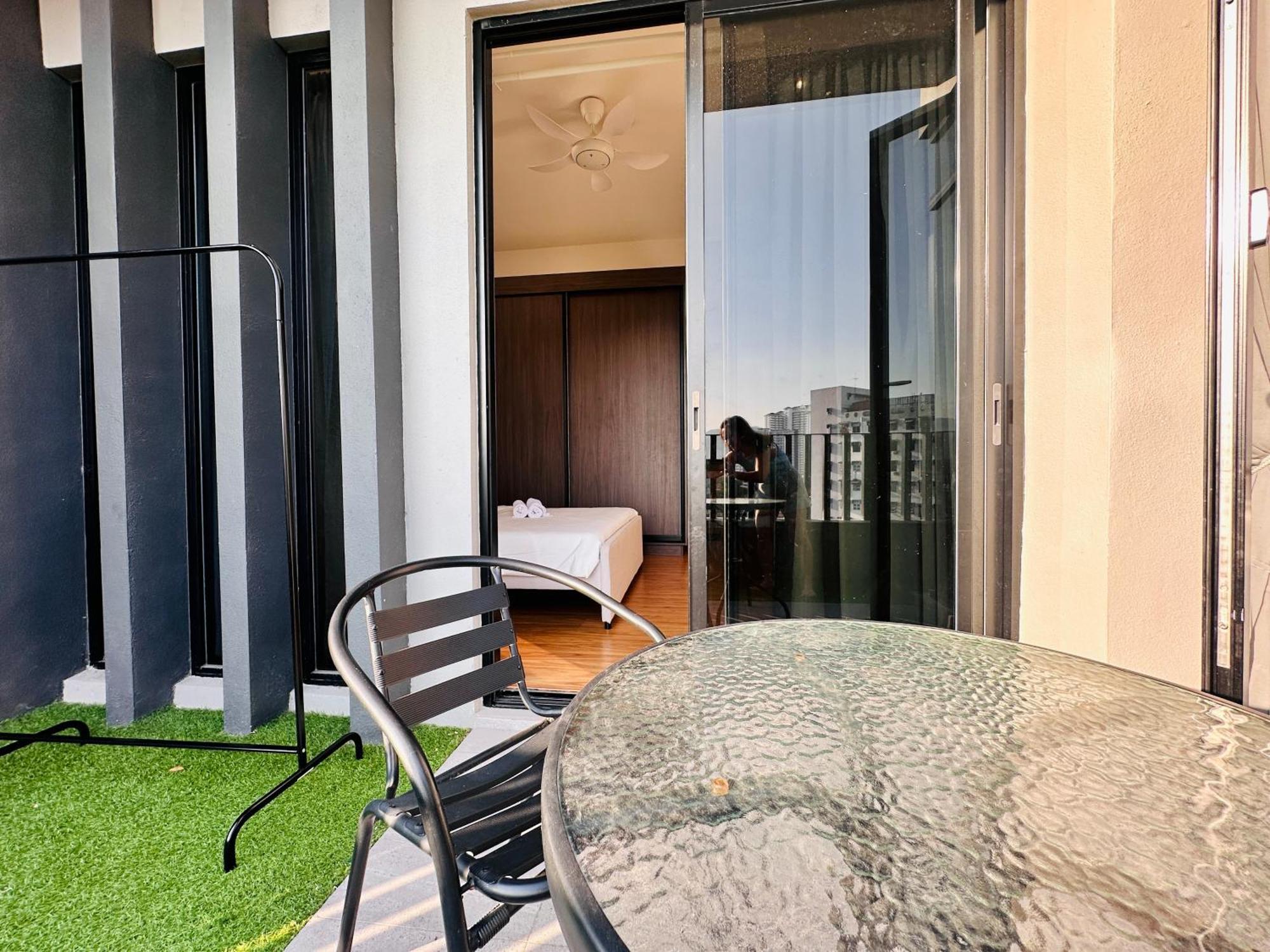New Georgetown Instagramable 2Br Homestay For 10Pax 无敌美景两房民宿 Beacon Executive Suite Bagian luar foto