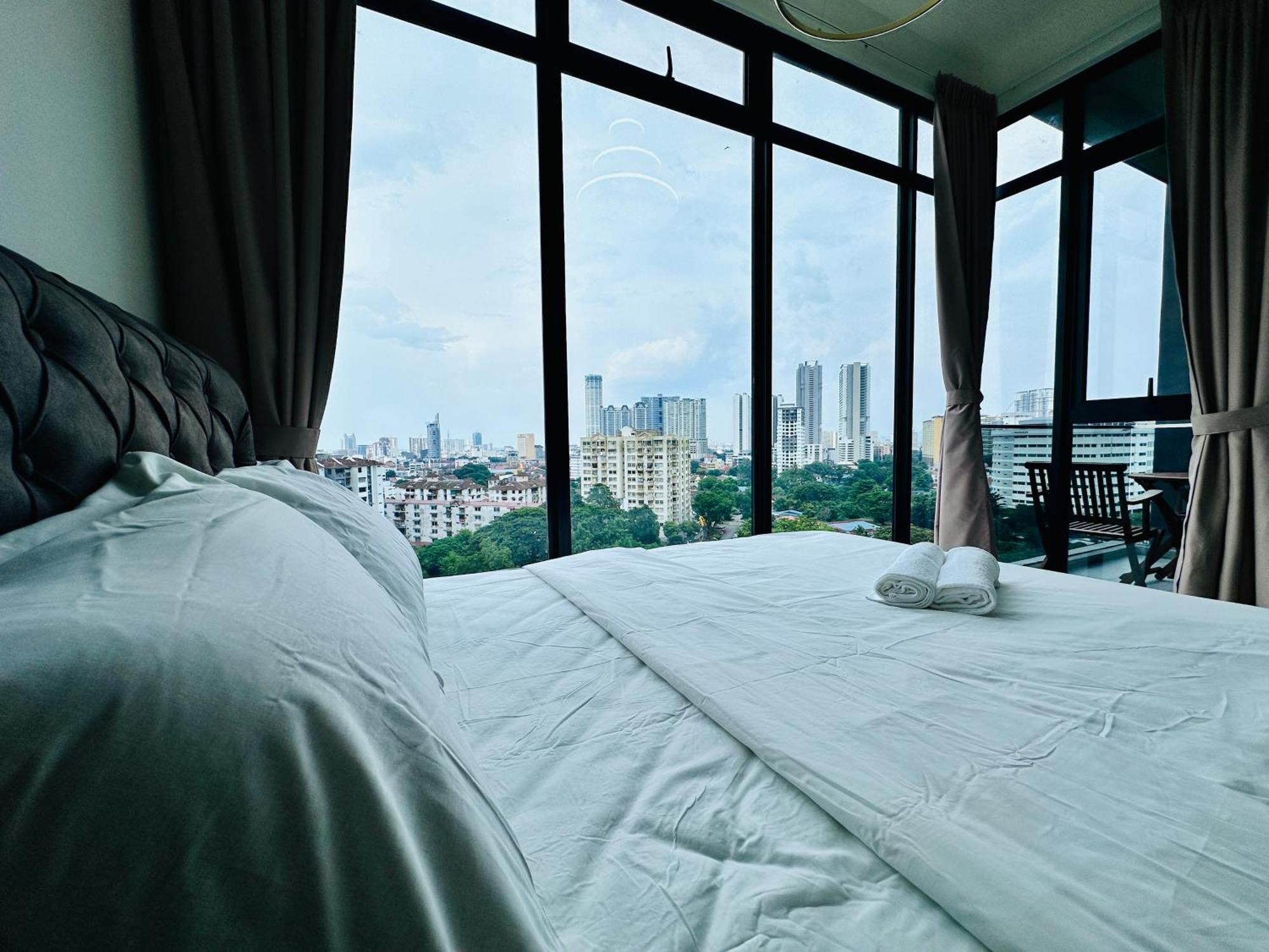 New Georgetown Instagramable 2Br Homestay For 10Pax 无敌美景两房民宿 Beacon Executive Suite Bagian luar foto