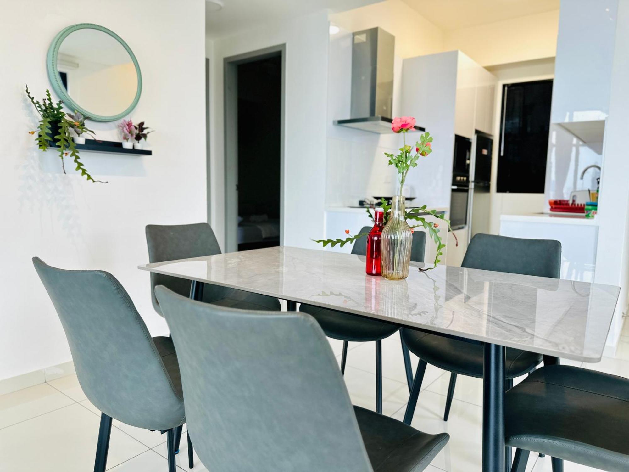 New Georgetown Instagramable 2Br Homestay For 10Pax 无敌美景两房民宿 Beacon Executive Suite Bagian luar foto