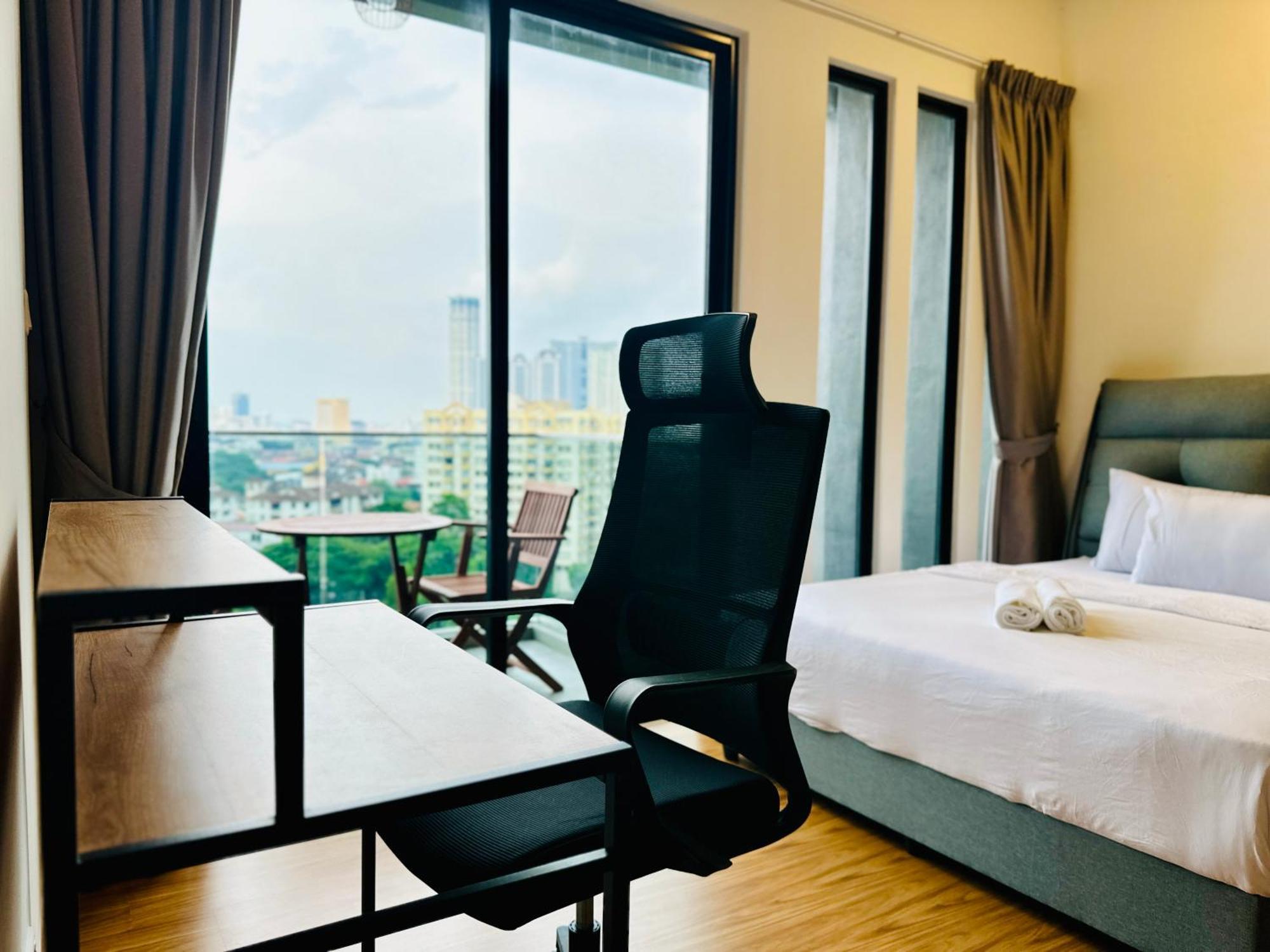 New Georgetown Instagramable 2Br Homestay For 10Pax 无敌美景两房民宿 Beacon Executive Suite Bagian luar foto