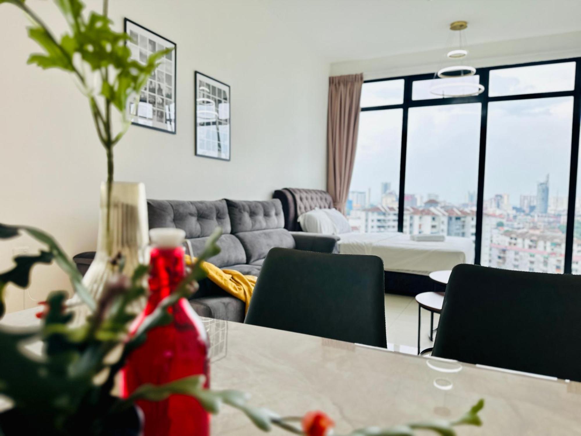 New Georgetown Instagramable 2Br Homestay For 10Pax 无敌美景两房民宿 Beacon Executive Suite Bagian luar foto