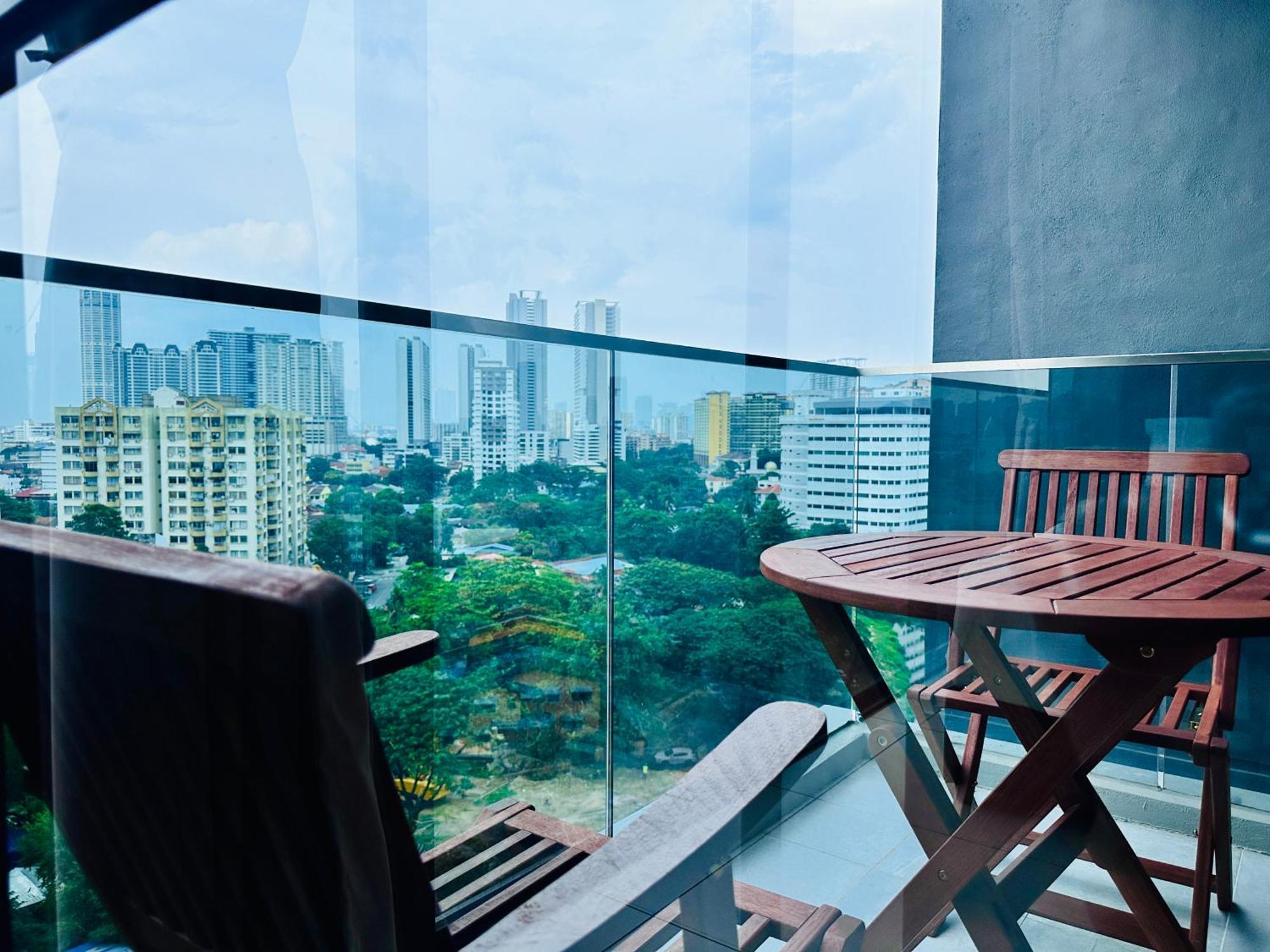 New Georgetown Instagramable 2Br Homestay For 10Pax 无敌美景两房民宿 Beacon Executive Suite Bagian luar foto